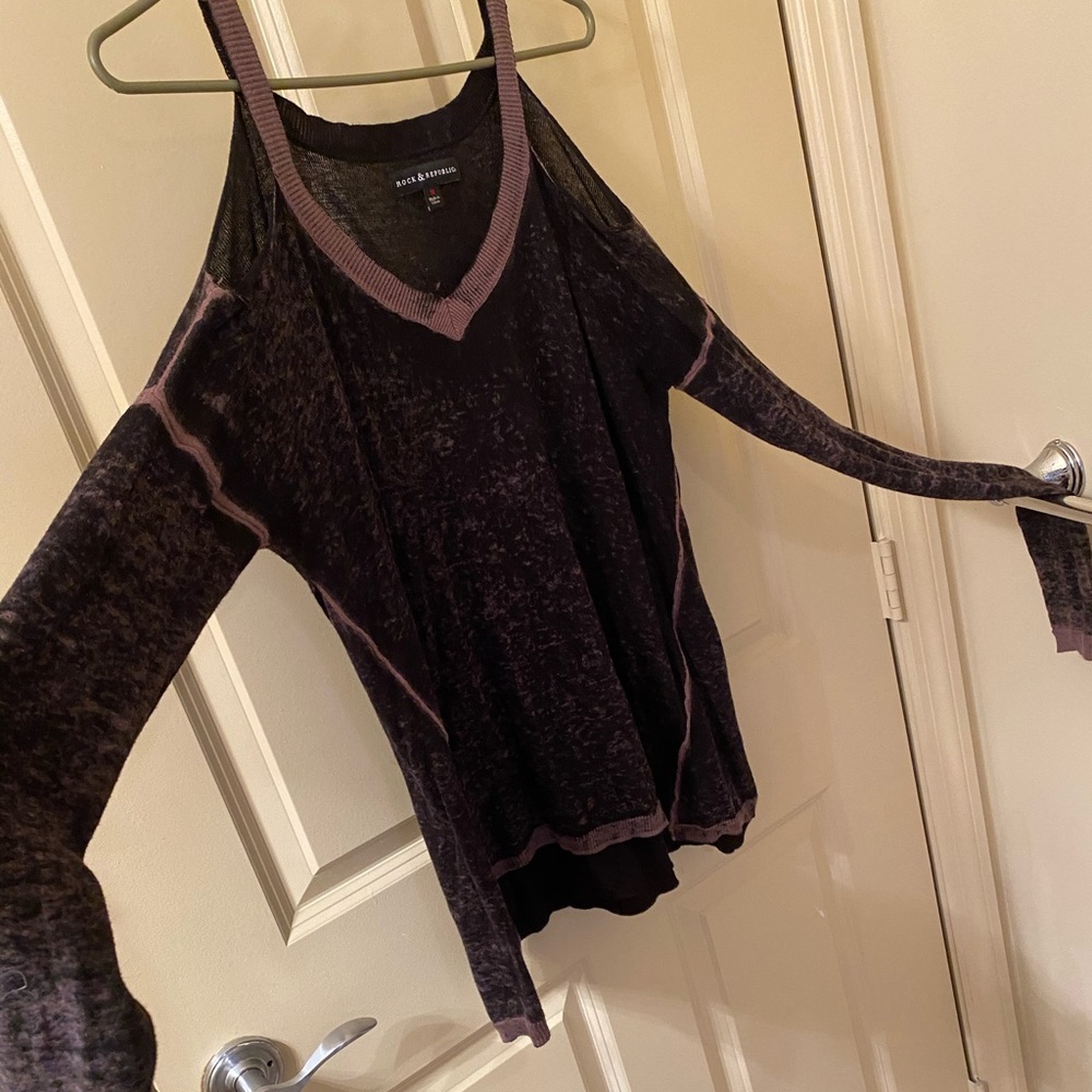 Rock & Republic Cold Shoulder Long Sleeved Shirt